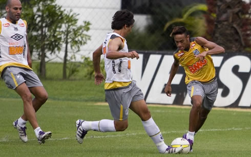 Neymar copying and imitating Cristiano Ronaldo hairstyle, in Santos training in 2012