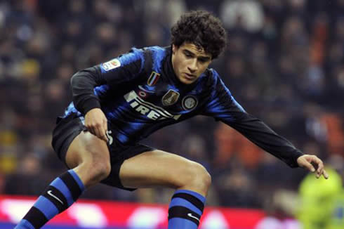 Philippe Coutinho acrobatic jump and stance, in Inter Milan