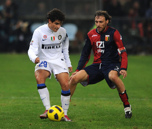Philippe Coutinho perfect passing technique, in an Inter Milan white jersey, in 2011-2012