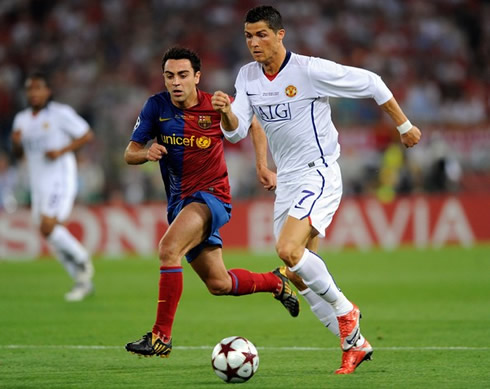 Cristiano Ronaldo being chased by Xavi Hernandez, in Manchester United vs Barcelona, in 2009-2010