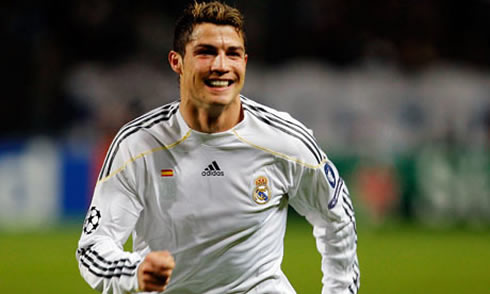 Cristiano Ronaldo big smile in a Real Madrid jersey, in 2009