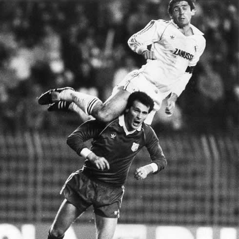 Carlos Santillana incredible jump power at Real Madrid