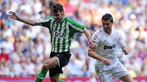 Cristiano Ronaldo defending in Real Madrid vs Betis for La Liga