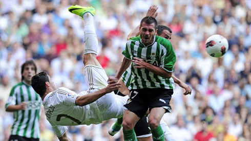 Cristiano Ronaldo failed attempt of an overhead kick, in Real Madrid vs Betis at the Santiago Bernabéu