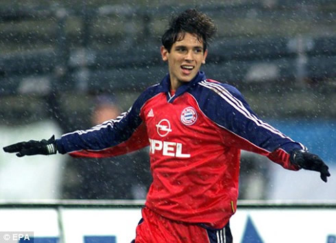 Roque Santa Cruz celebrating a goal in the rain with Bayer Munich, between 1999 and 2007