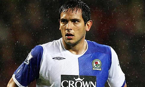 Roque Santa Cruz in a blue and white Blackburn Rovers jersey, 2007-2009