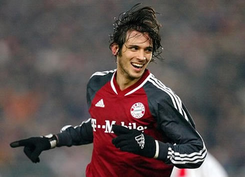 Roque Santa Cruz in a T-Mobile Bayern Munich jersey/shirt and uniform, between 1999 and 2007