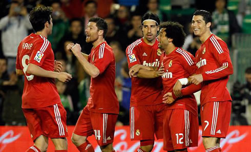 Cristiano Ronaldo with Kaká, Xabi Alonso, Khedira and Marcelo, at Real Madrid in 2012