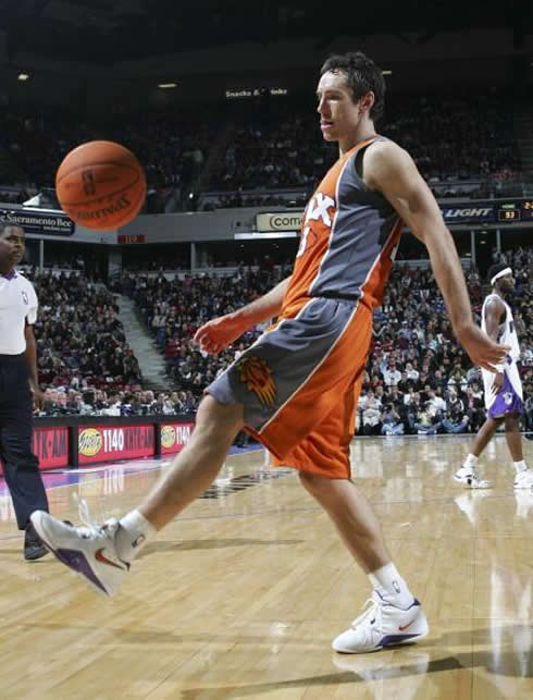 Steve Nash juggling and playing soccer during an NBA game, at a basketball court