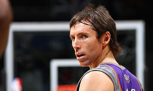 Steve Nash looking behind his back, at a Phoenix Suns NBA game in 2012
