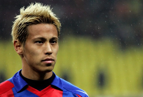 Keisuke Honda strange and blonde hair color, hairstyle, haircut, at CSKA Moscow, in 2012