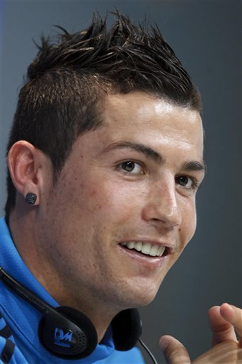 Cristiano Ronaldo laughing at a journalist question