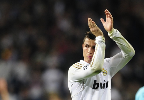 Cristiano Ronaldo applauding and thanking Mesut Ozil for his big effort in a Real Madrid attack