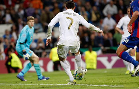 Cristiano Ronaldo easy tap-in goal for Real Madrid, in 2011/2012