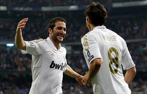 Gonzalo Higuaín and Ricardo Kaká celebrating a Real Madrid goal together, in 2012