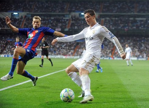 Cristiano Ronaldo running down the line to make a left-foot cross for Real Madrid in 2012