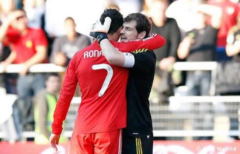 Cristiano Ronaldo huggging Iker Casillas in a Real Madrid game, in 2012
