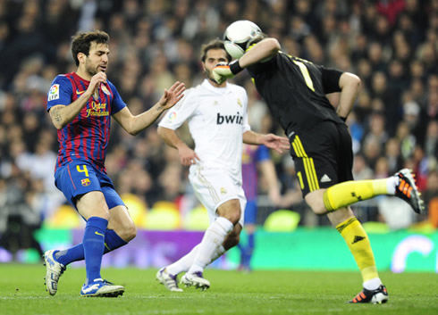 Iker Casillas brave header in Real Madrid vs Barcelona
