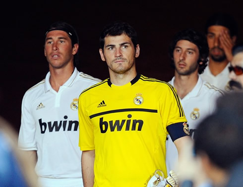 Iker Casillas leading the team before Real Madrid enters the pitch