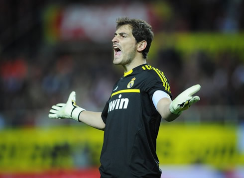 Iker Casillas furious with his teammates in Real Madrid 2012