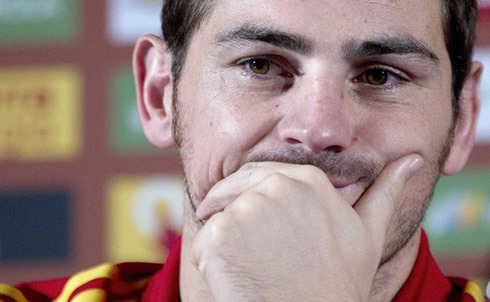 Iker Casillas thinking about a question in a press conference