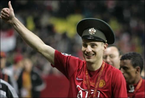 Nemanja Vidic wearing a Russian or Serbian police officer hat, in Manchester United celebrations in Moscow