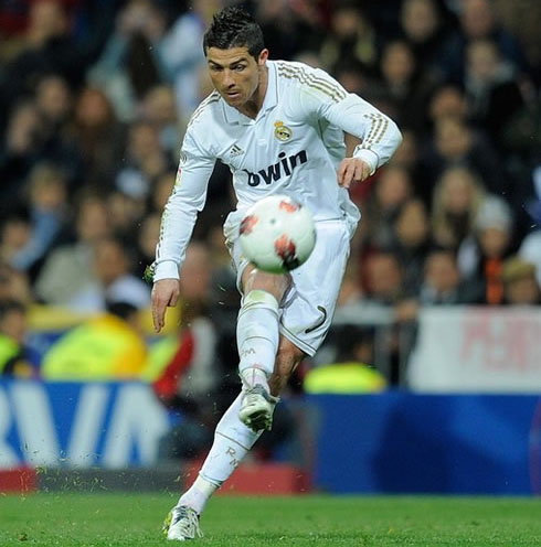 Cristiano Ronaldo free-kick shot in Real Madrid 2012