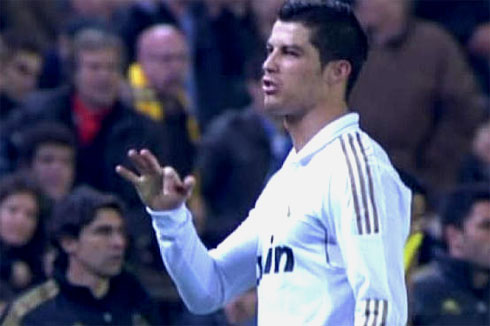 Cristiano Ronaldo making gesture saying that Real Madrid was robbed and stolen by referee, in Villarreal 1-1 Real Madrid, in 2012