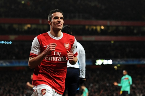 Robin van Persie celebrating goal in Arsenal vs Barcelona