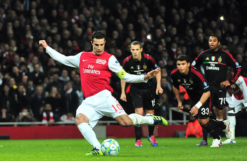 Robin van Persie penalty kick in Arsenal vs AC Milan, with Thiago Silva and Robinho watching behind, in 2012