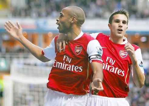 Robin van Persie putting his arm around Thierry Henry, after an Arsenal goal in 2012