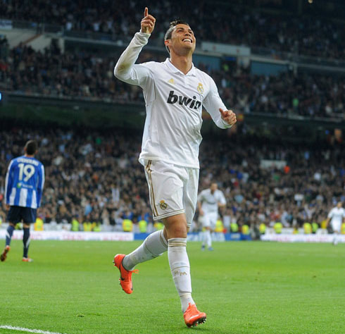 Marcelo and Xabi ALonso complaining and insulting the referee, Paradas Romero, at Villarreal 1-1 Real Madrid, in La Liga 2012