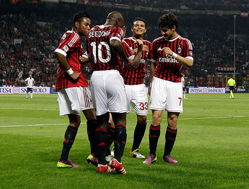 Robinho dancing samba with Seedorf, Thiago Silva and Alexandre Pato, in AC Milan goal celebrations in 2012