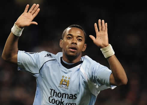 Robinho in Manchester City, raising his hands