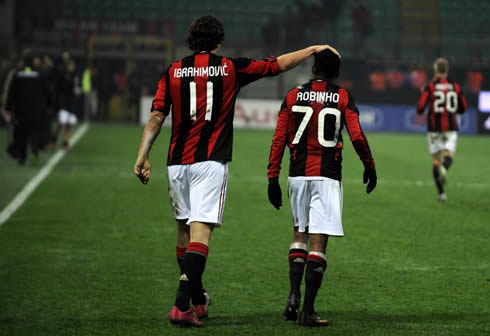 Zlatan Ibrahimovic and Robinho, like father and son, in an AC Milan game during the 2011-2012 season