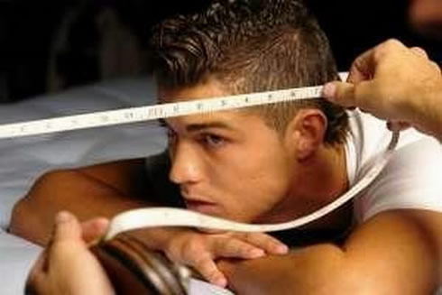 Cristiano Ronaldo being measured before a campaign for BES, in 2012