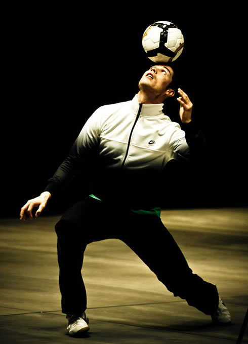 Cristiano Ronaldo juggling with a ball on his head, in 2012