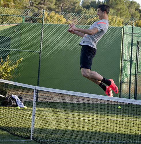 Cristiano Ronaldo high jump in Nike Mercurial Vapor VII 8 advert, when playing tennis and football with Rafael Nadal