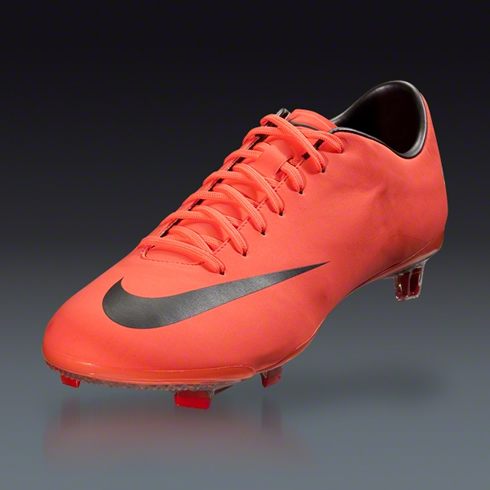 Nike Mercurial Vapor VIII red cleats/boots