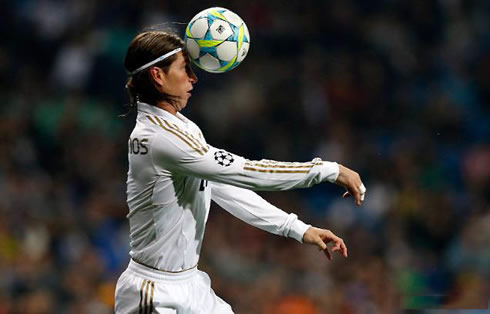 Sergio Ramos controlling the ball with his head, in Real Madrid 2012