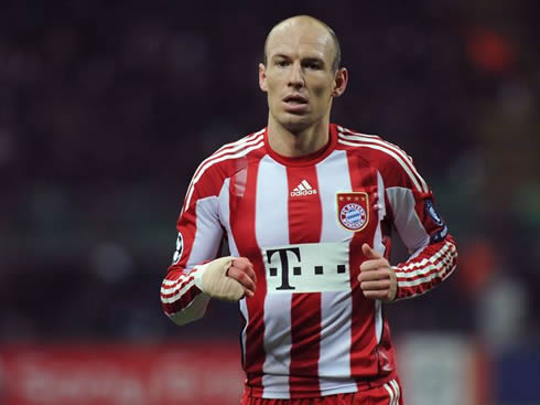 Arjen Robben wearing Bayern Munich jersey and shirt, with red and white stripes in 2012