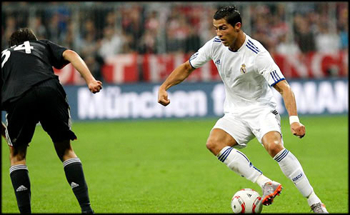 Cristiano Ronaldo dribbling in Real Madrid vs Bayern Munich