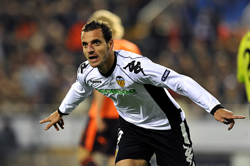 Roberto Soldado running at full steam in goal celebrations for Valencia, in 2012