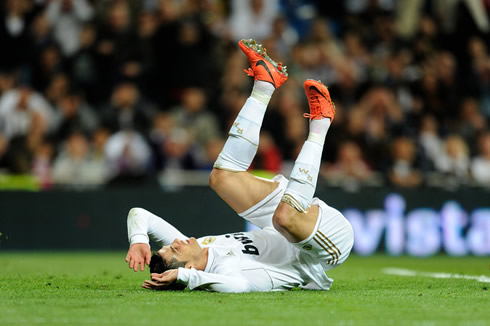 Cristiano Ronaldo playing with the red and orange Nike Mercurial Vapor VIII 8 cleats and boots, in 2012