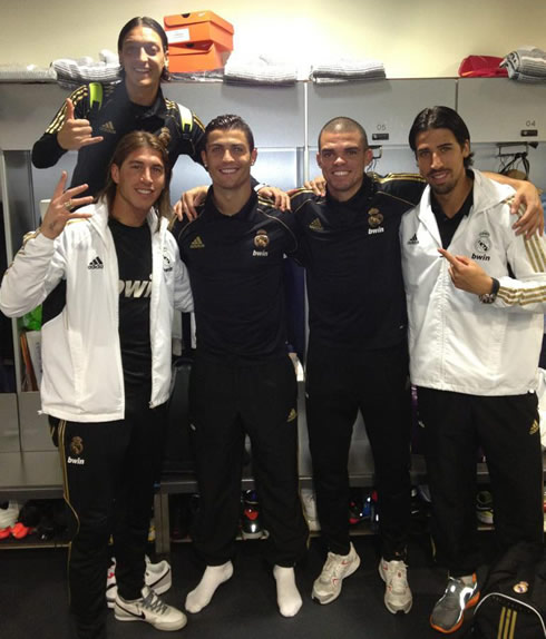 Cristiano Ronaldo wearing white socks, with Mesut Ozil, Sergio Ramos, Pepe and Khedira, in Real Madrid locker rooms or changing rooms in 2012
