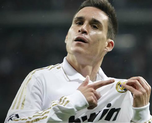 Callejón showing his love for Real Madrid, by pointing to the club's badge on his jersey, after scoring a goal