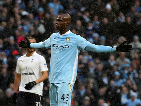 Mario Balotelli arrogant and cocky goal celebration in Manchester City, by standing still with arms stretched