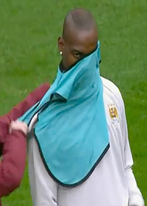 Mario Balotelli having problems to wear a training vest, in Manchester City