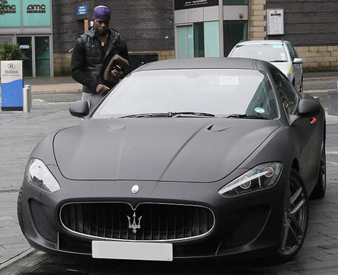 Mario Balotelli preparing to drive his car, a black Maserati