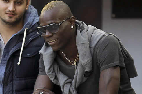 Mario Balotelli using sunglasses and with a nice fashion style